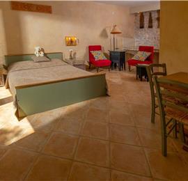 5 Bedroom Istrian Villa Estate with Large Pool and Gardens near Barban, Sleeps 12